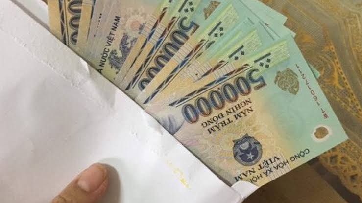 Những người từng gửi tiền tiết kiệm cho nữ Phó Giám đốc ngân hàng Nguyễn Thị Vân SN 1987, khẩn trương trình báo công an - Ảnh 3.