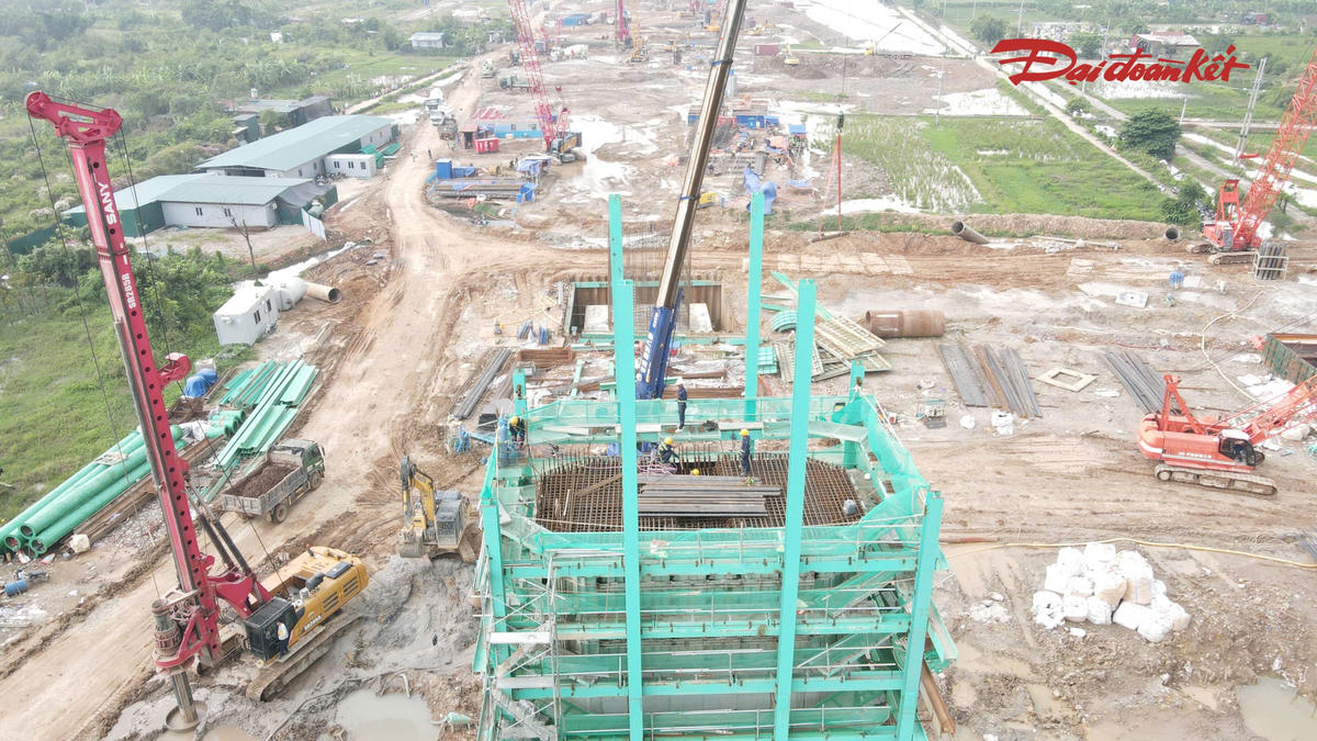 Công trường tuyến nối sân bay Gia Bình huy động hơn 800 nhân sự, gần 200 máy móc- Ảnh 8.