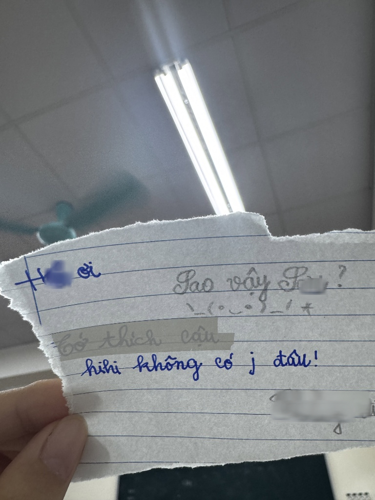 Xôn xao tờ thư tay trong cặp cậu bé lớp 6: Dân mạng "xúc động" vì đáng yêu, chị gái dở khóc dở cười khi biết sự thật- Ảnh 1.