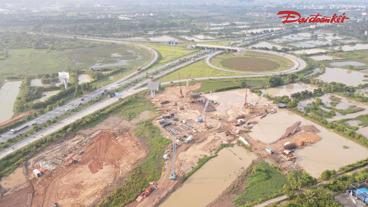 Công trường tuyến nối sân bay Gia Bình huy động hơn 800 nhân sự, gần 200 máy móc- Ảnh 7.