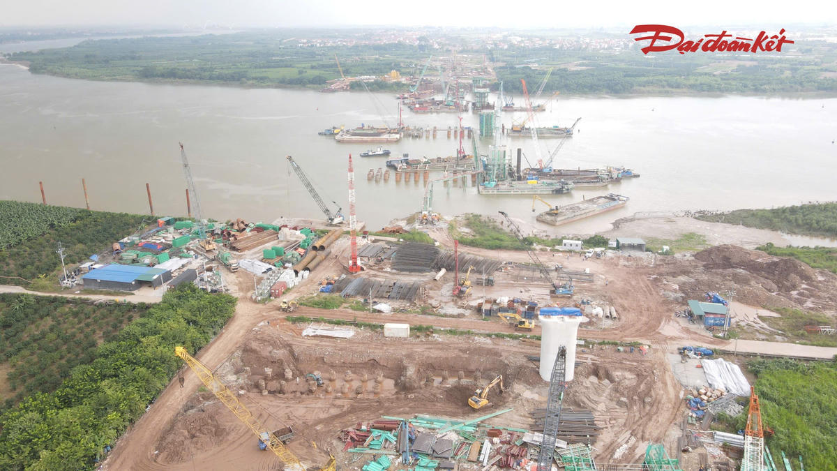 Công trường tuyến nối sân bay Gia Bình huy động hơn 800 nhân sự, gần 200 máy móc- Ảnh 2.