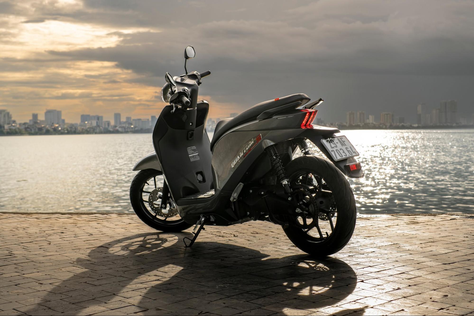 Xe máy điện Dat Bike thuyết phục cả những chủ xe xăng khó tính nhất bằng khả năng vận hành vượt trội- Ảnh 1.