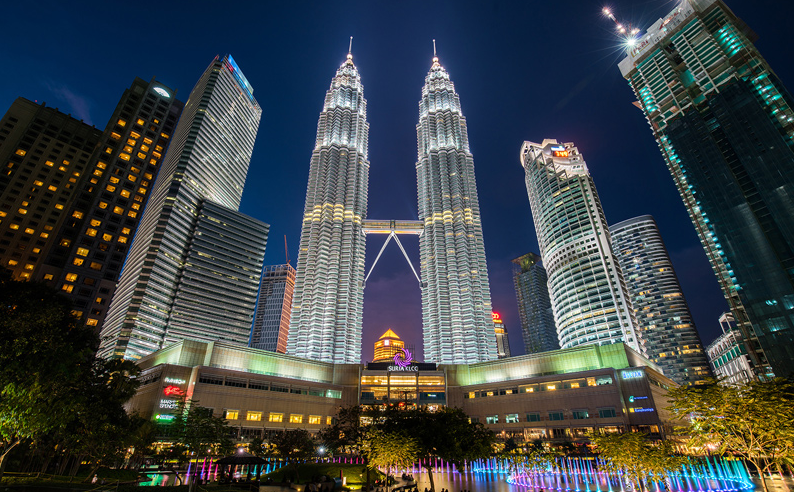 Tòa tháp đôi 451m cao xấp xỉ Landmark 81: Tổng chi phí xây dựng 41.000 tỷ đồng, nặng 600.000 tấn, giữ kỷ lục cao nhất thế giới 3 thập kỷ - Ảnh 2.