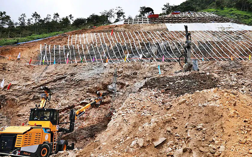 Đường hầm xuyên núi cao nhất Việt Nam đang được Đèo Cả đào dưới "vua đèo" Tây Bắc: Được xếp vào nhóm công trình "cấp đặc biệt", rút ngắn thời gian di chuyển 22km xuống chỉ còn vài phút - Ảnh 1.