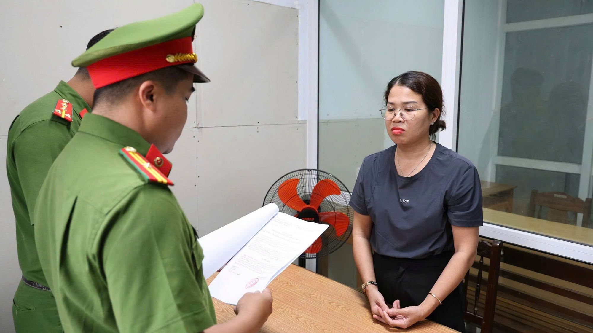Điều tra các giao dịch chia nhỏ, kết hợp chuyển khoản với tiền mặt, luân chuyển qua nhiều tài khoản: Công an truy ra dòng tiền vận chuyển trái phép tiền tệ - Ảnh 1.