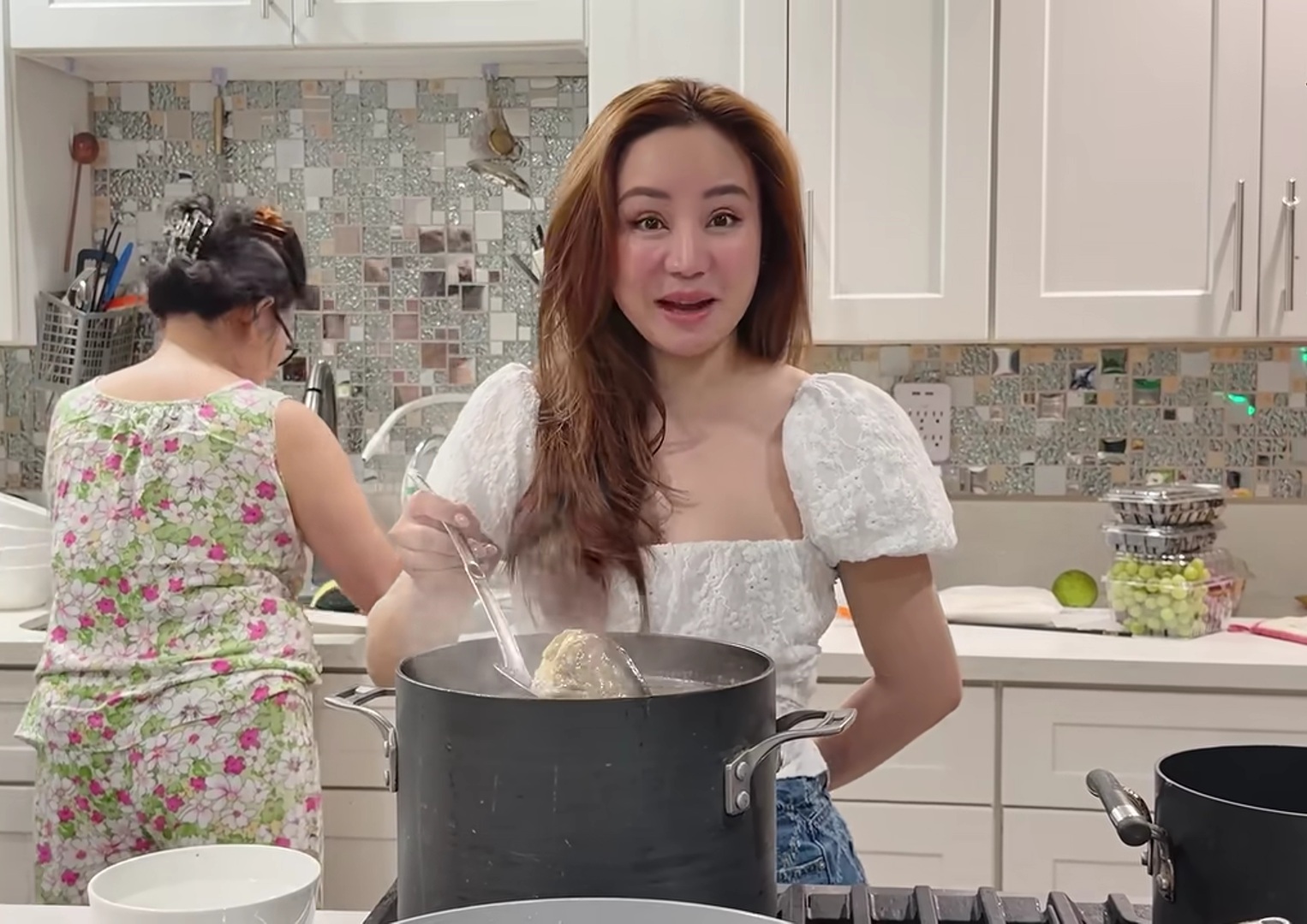Bắt gặp ca sĩ Vy Oanh ở Mỹ - Ảnh 1.