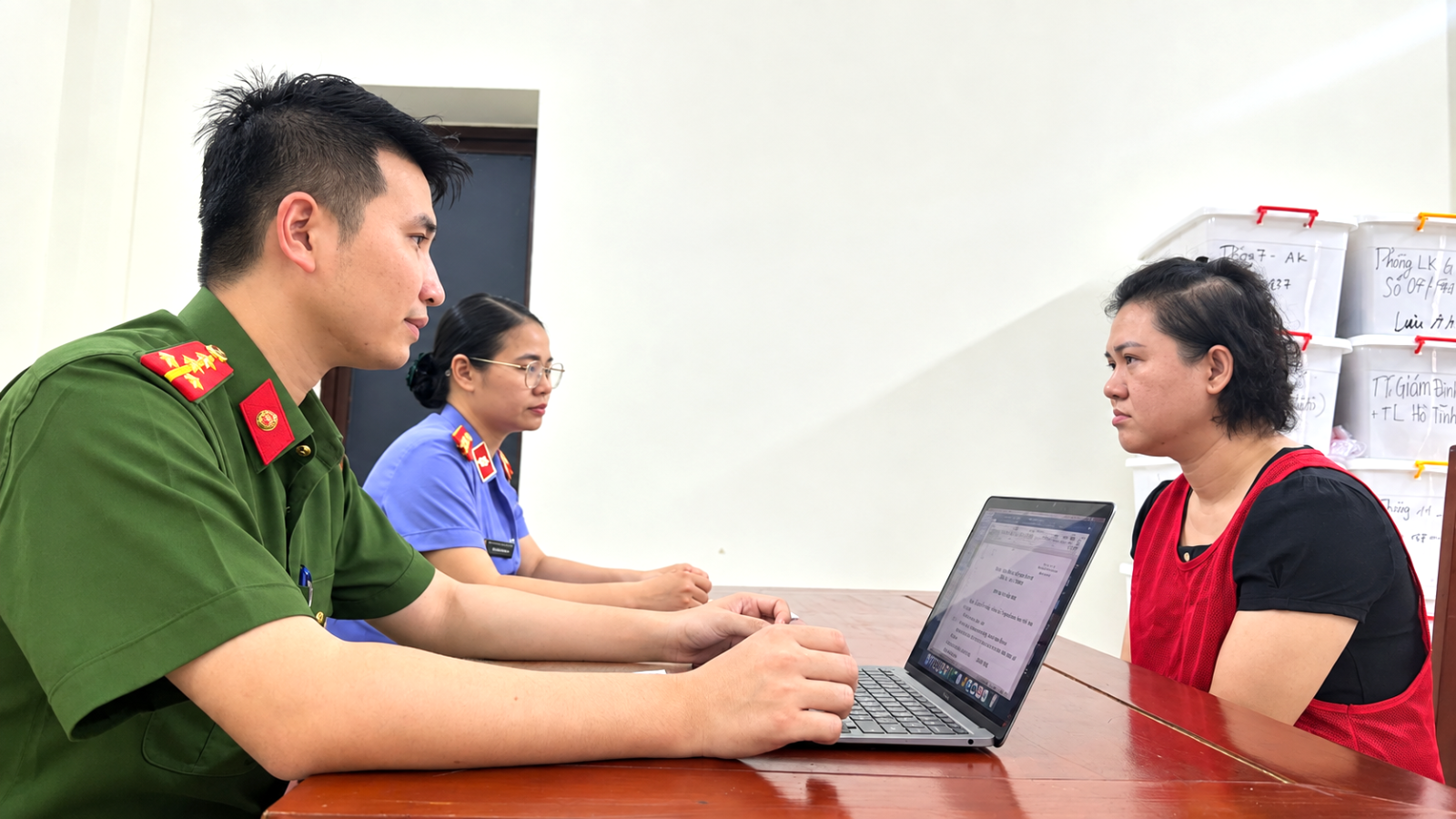 Lời khai của nữ giám đốc đứng sau đường dây làm giả An Cung từ bột mì, hóa chất: "Em suy nghĩ còn nông cạn" - Ảnh 1.