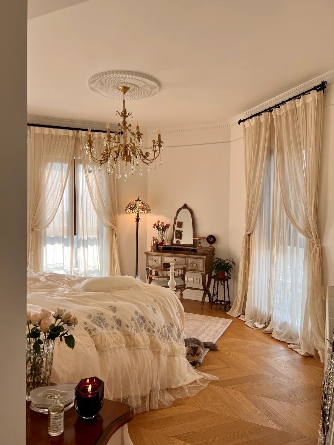 36 tuổi, độc thân và sống một mình trong căn hộ 150m²: Ngôi nhà khiến nhiều người nhận ra ở một mình vẫn có thể rất đủ đầy- Ảnh 21.