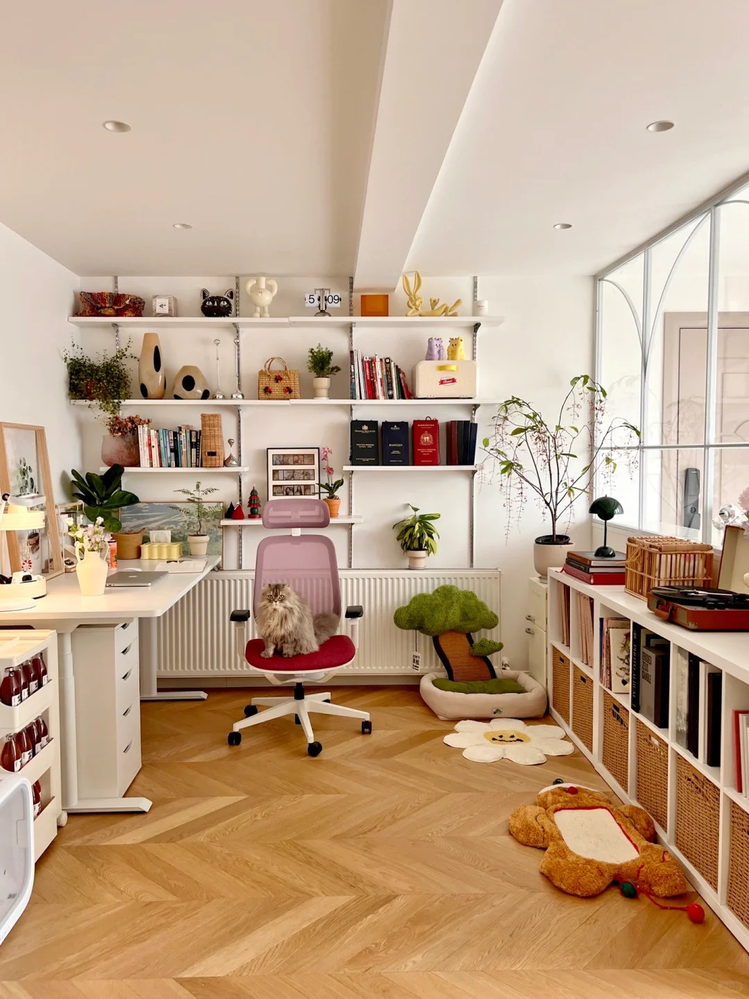 36 tuổi, độc thân và sống một mình trong căn hộ 150m²: Ngôi nhà khiến nhiều người nhận ra ở một mình vẫn có thể rất đủ đầy- Ảnh 7.