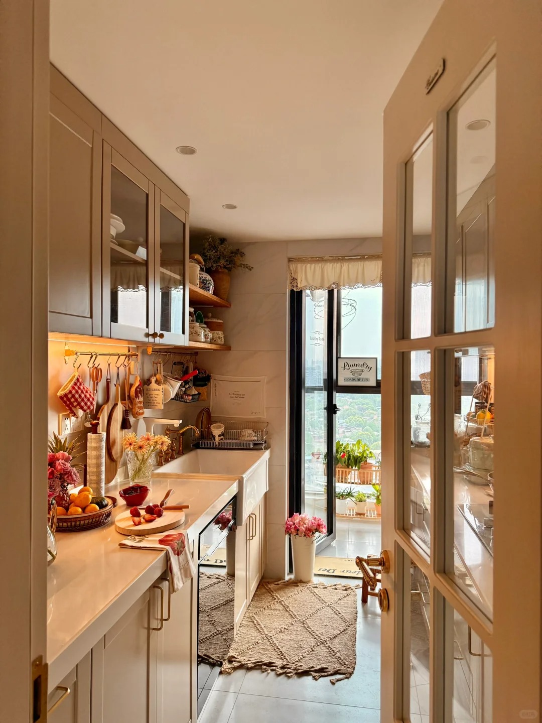 36 tuổi, độc thân và sống một mình trong căn hộ 150m²: Ngôi nhà khiến nhiều người nhận ra ở một mình vẫn có thể rất đủ đầy- Ảnh 18.