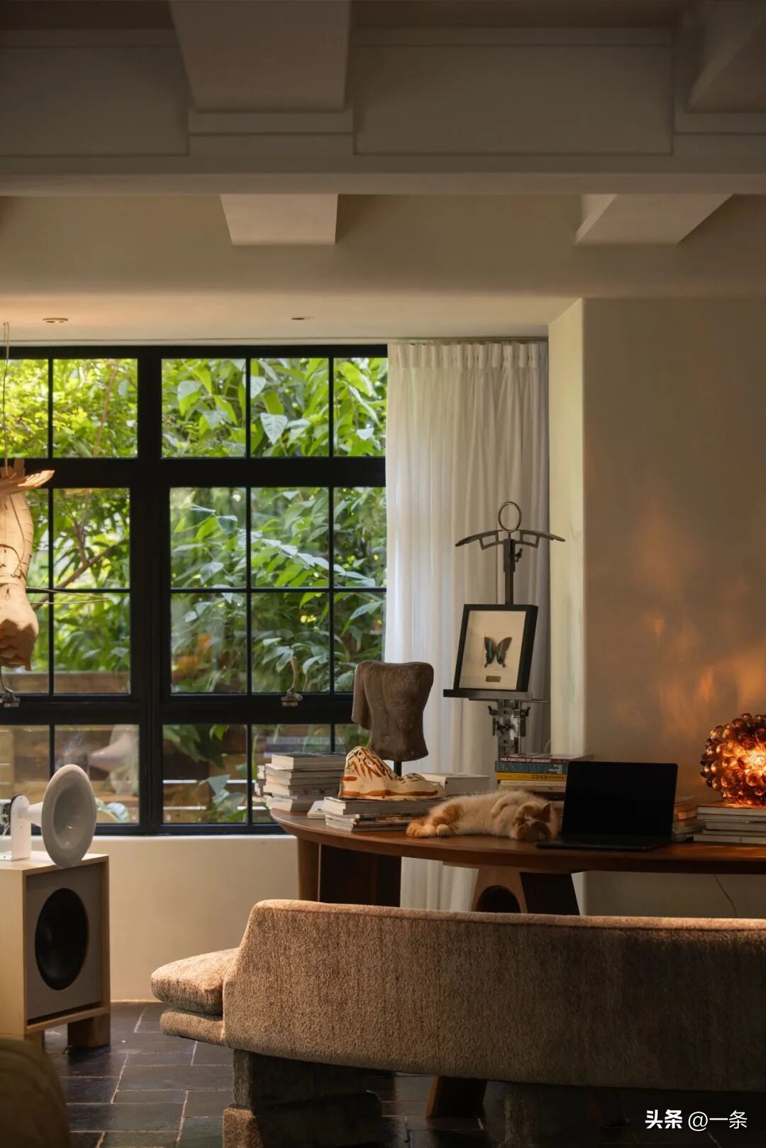 Sau khi giá nhà giảm mạnh, cặp vợ chồng quyết định không bán nữa: Họ biến căn nhà 300m² thành “bước đệm” cho tuổi 40- Ảnh 6.