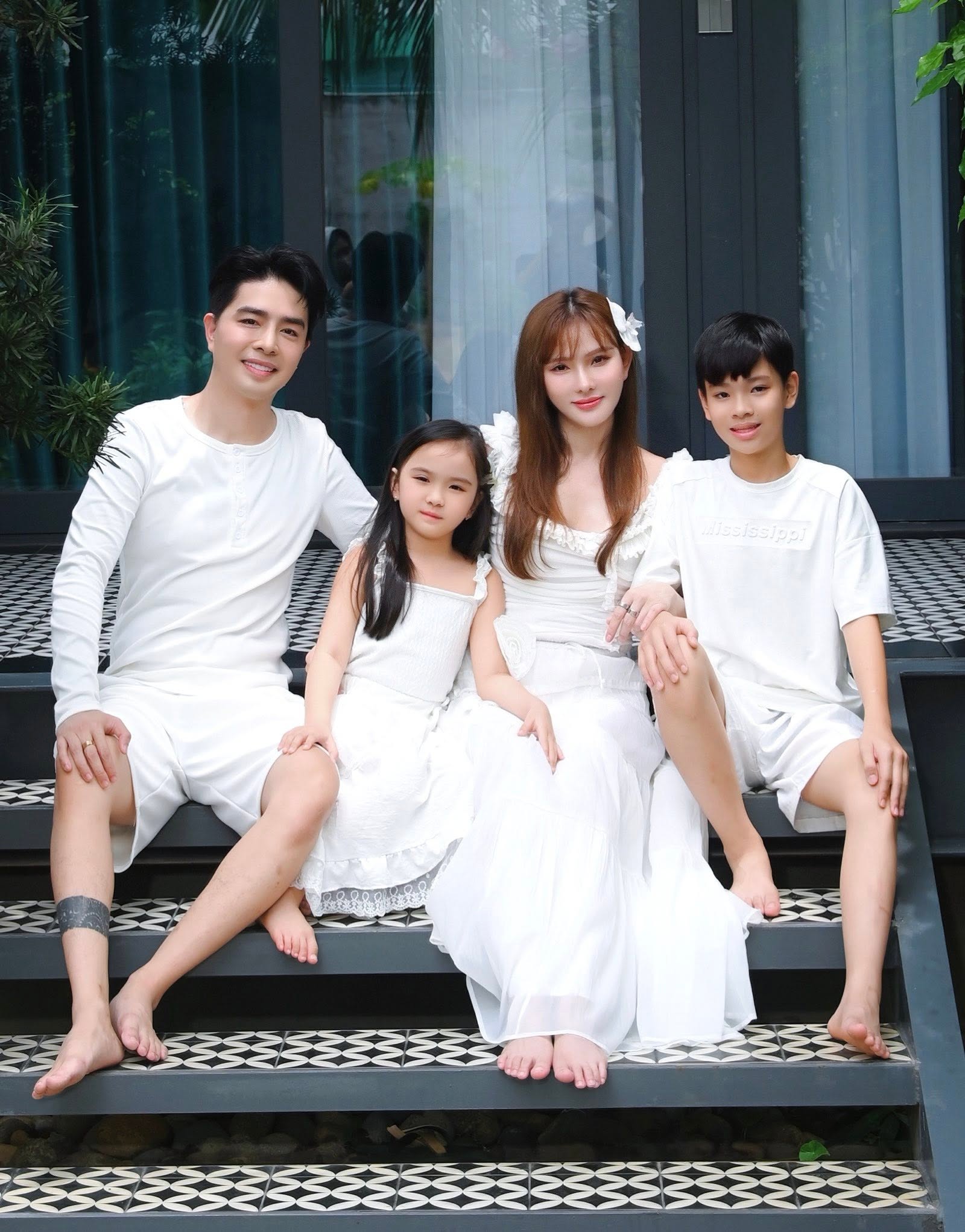 Mẹ đơn thân Vbiz 42 tuổi vẫn đẹp nóng bỏng, được trai trẻ kém 10 tuổi mang sính lễ rước về làm vợ- Ảnh 5.