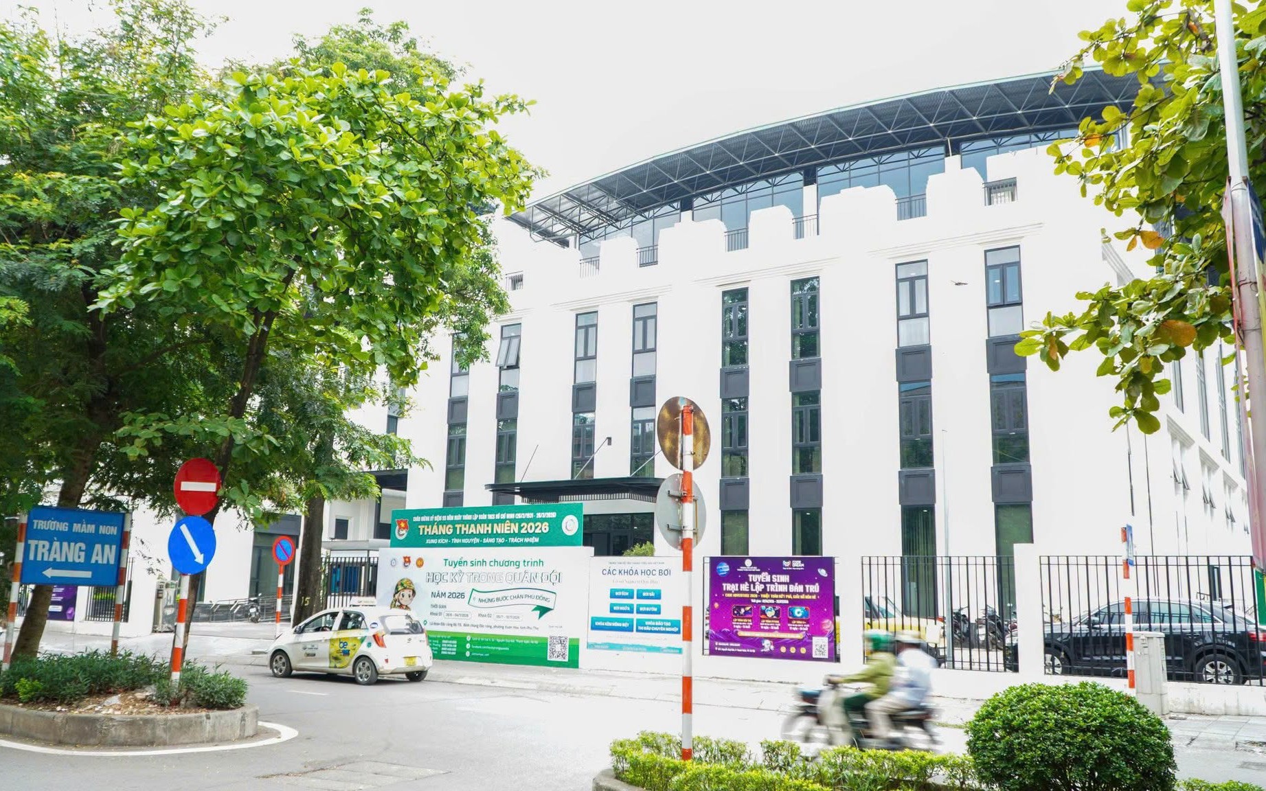 Trường đại học vừa được tỷ phú Nguyễn Thị Phương Thảo chọn đầu tư: Doanh thu đạt 191 tỷ đồng, trả lương 148 tỷ đồng, quy tụ 114 Tiến sĩ, Phó giáo sư, Giáo sư