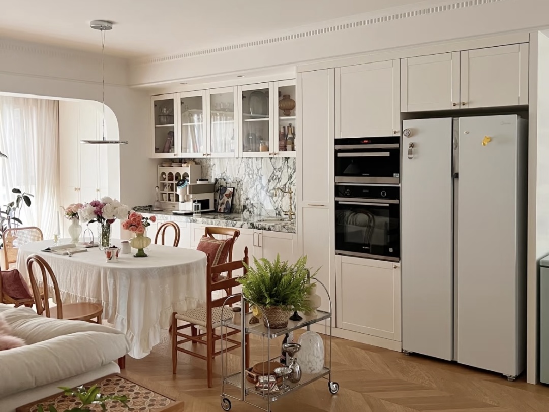36 tuổi, độc thân và sống một mình trong căn hộ 150m²: Ngôi nhà khiến nhiều người nhận ra ở một mình vẫn có thể rất đủ đầy- Ảnh 9.