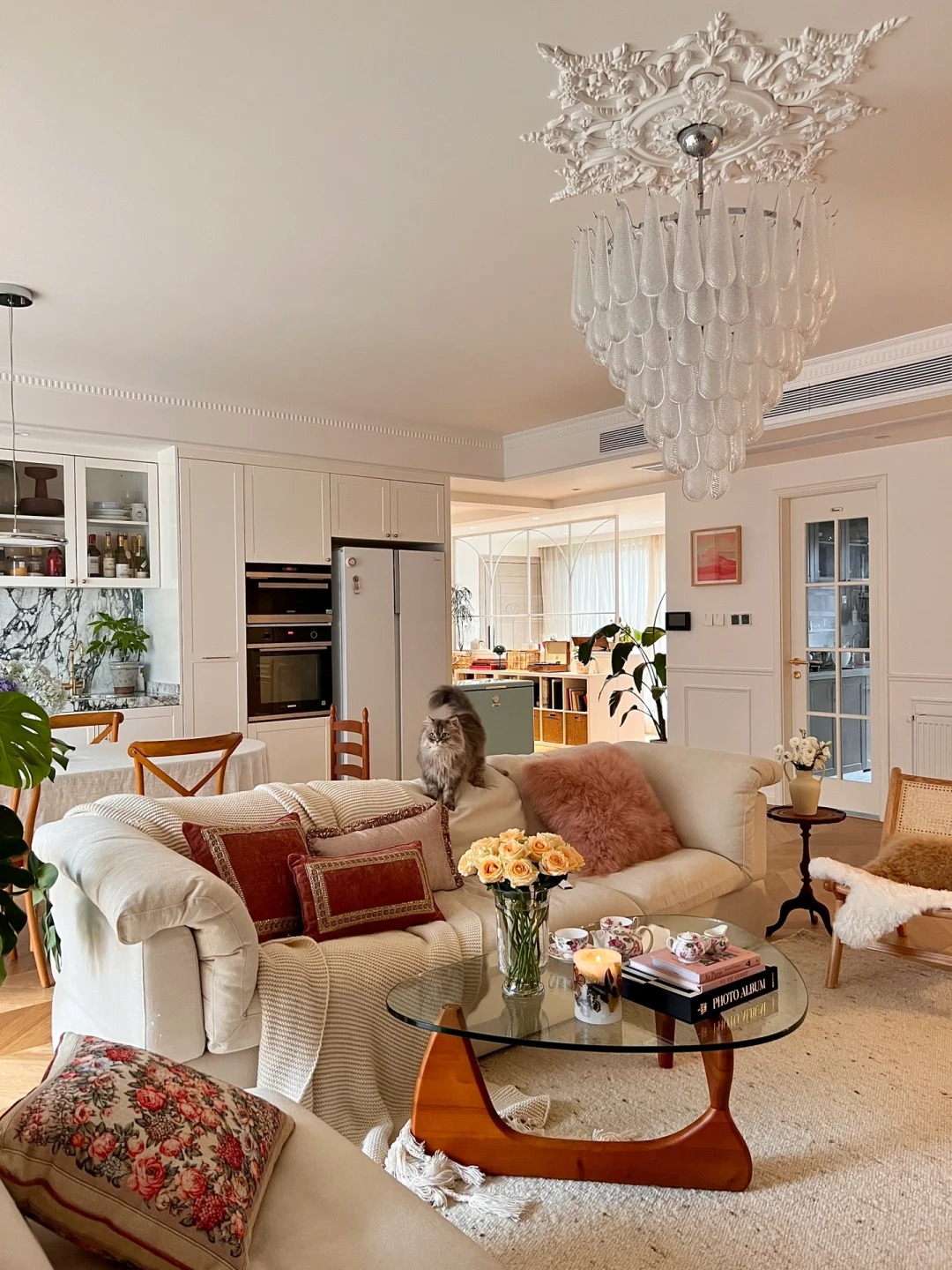 36 tuổi, độc thân và sống một mình trong căn hộ 150m²: Ngôi nhà khiến nhiều người nhận ra ở một mình vẫn có thể rất đủ đầy- Ảnh 8.