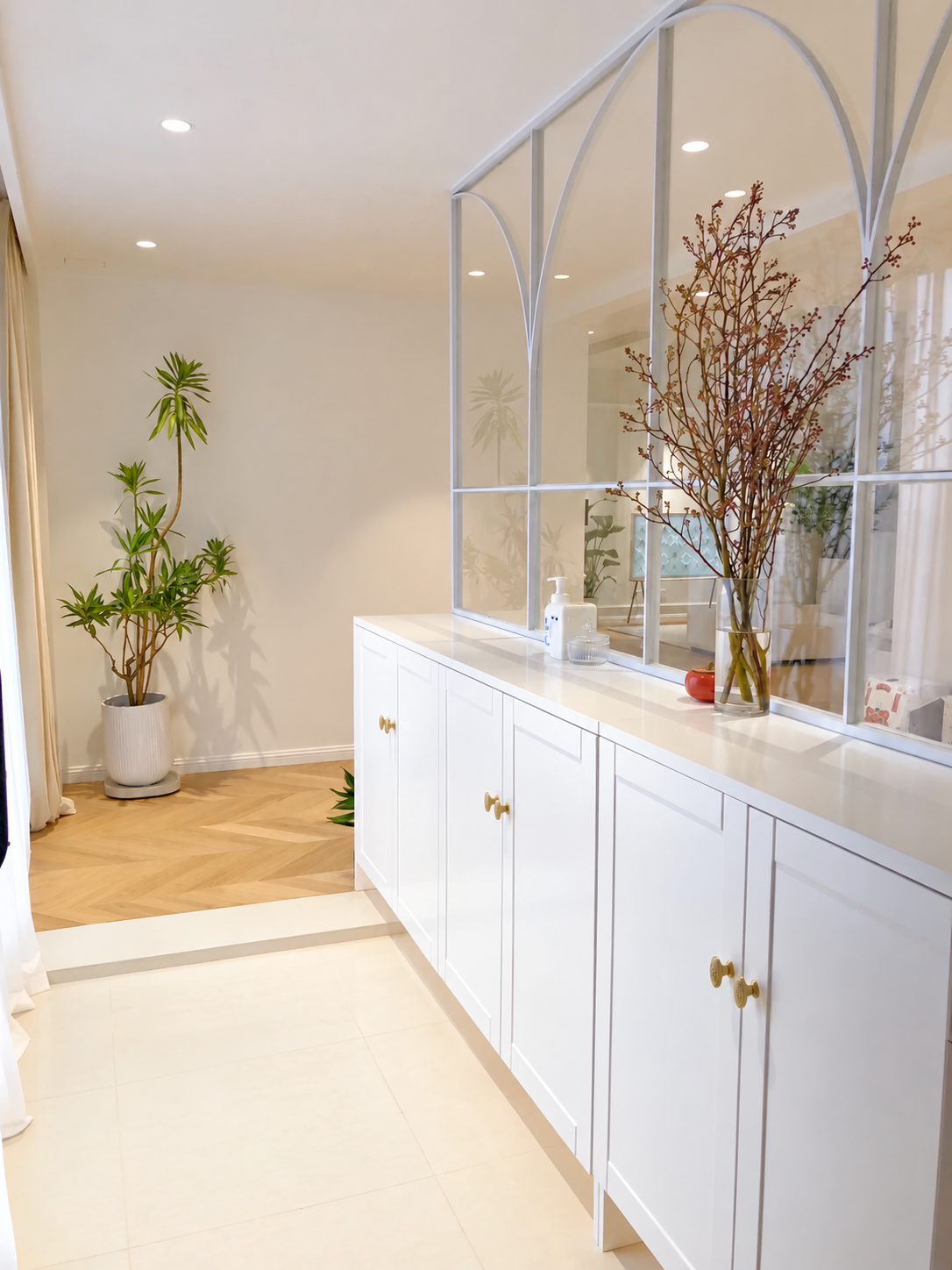36 tuổi, độc thân và sống một mình trong căn hộ 150m²: Ngôi nhà khiến nhiều người nhận ra ở một mình vẫn có thể rất đủ đầy- Ảnh 2.