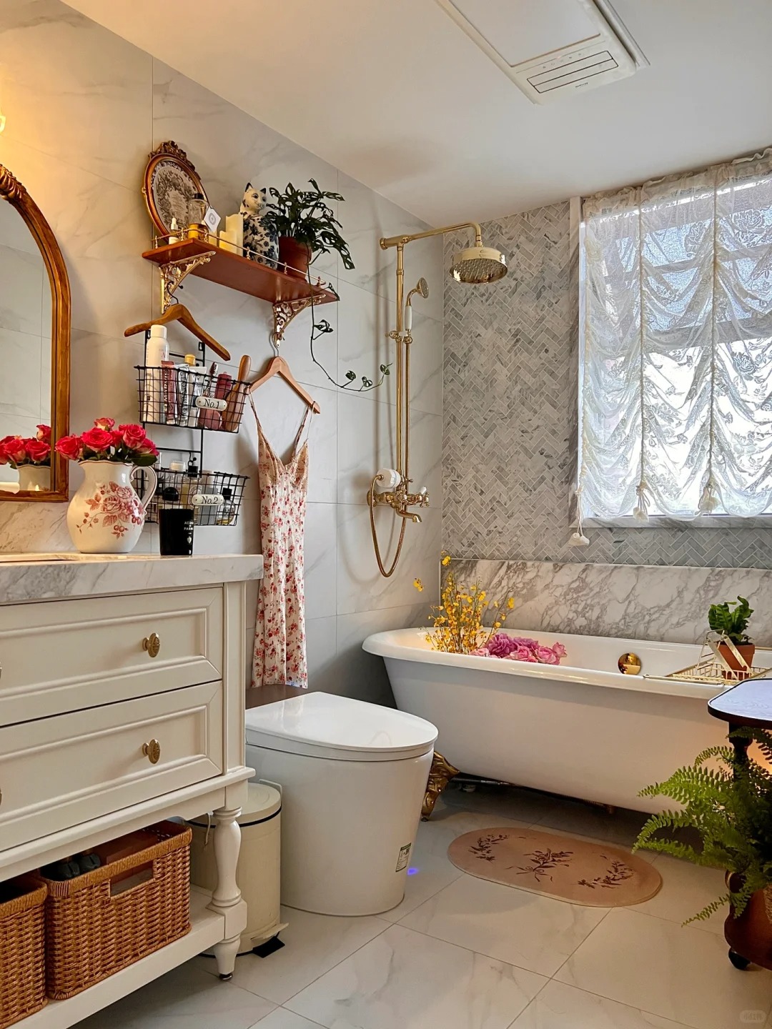 36 tuổi, độc thân và sống một mình trong căn hộ 150m²: Ngôi nhà khiến nhiều người nhận ra ở một mình vẫn có thể rất đủ đầy- Ảnh 23.