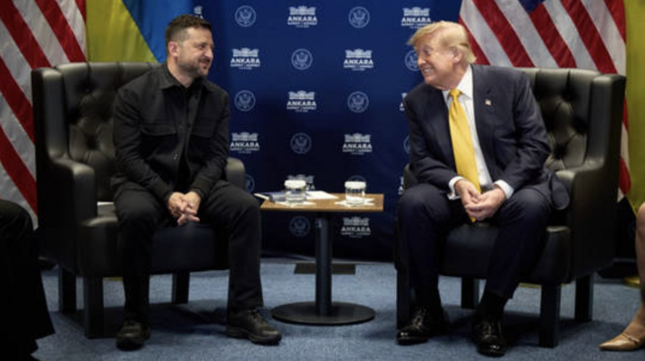 Ông Trump đề nghị ông Zelensky gặp ông Putin tại Moskva- Ảnh 1.