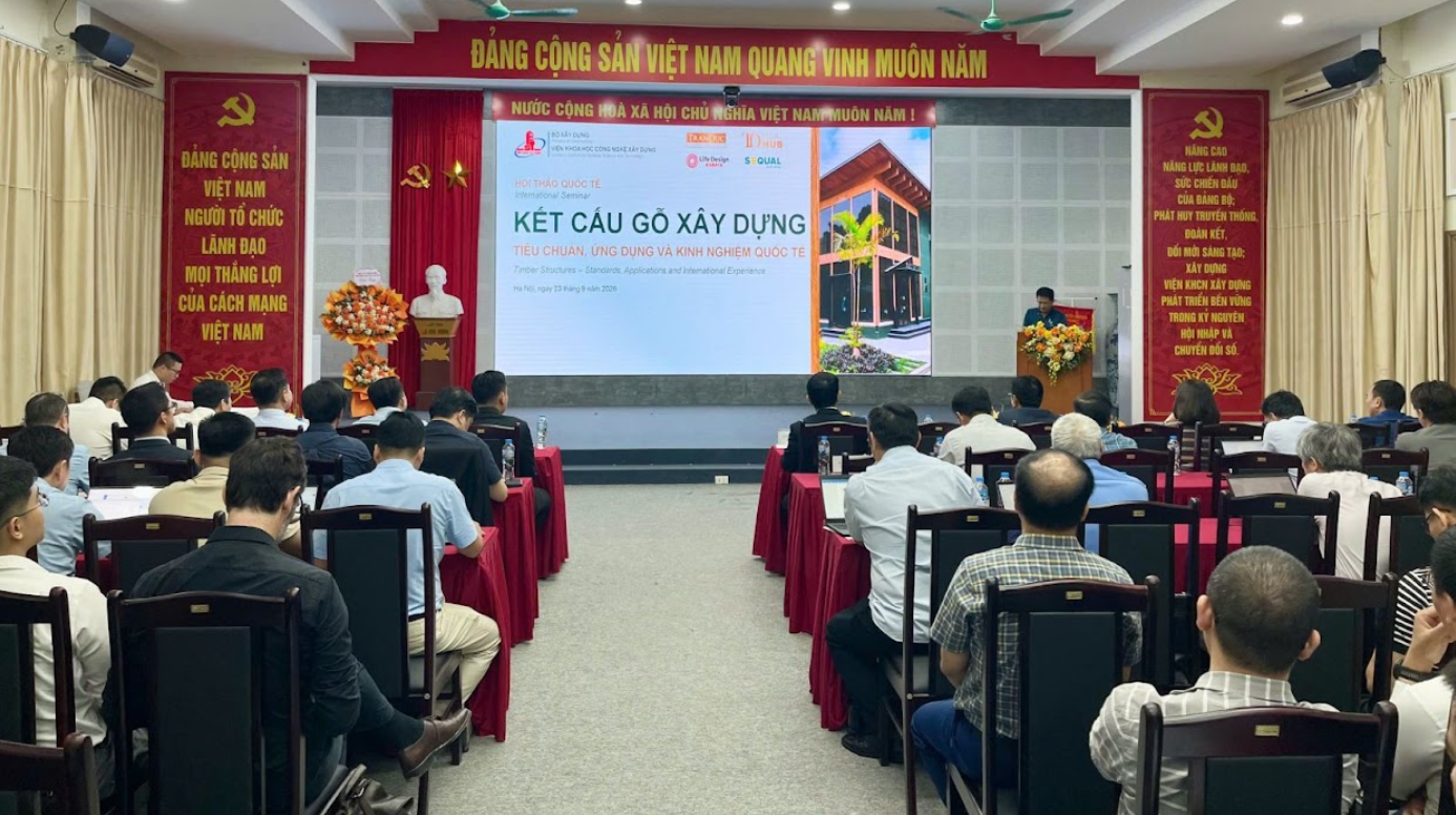 Việt Nam đã sản xuất được loại “tấm gỗ khổng lồ” có thể làm cả tường, sàn và mái: Trên thế giới có loại dài tới 40m - Ảnh 1.