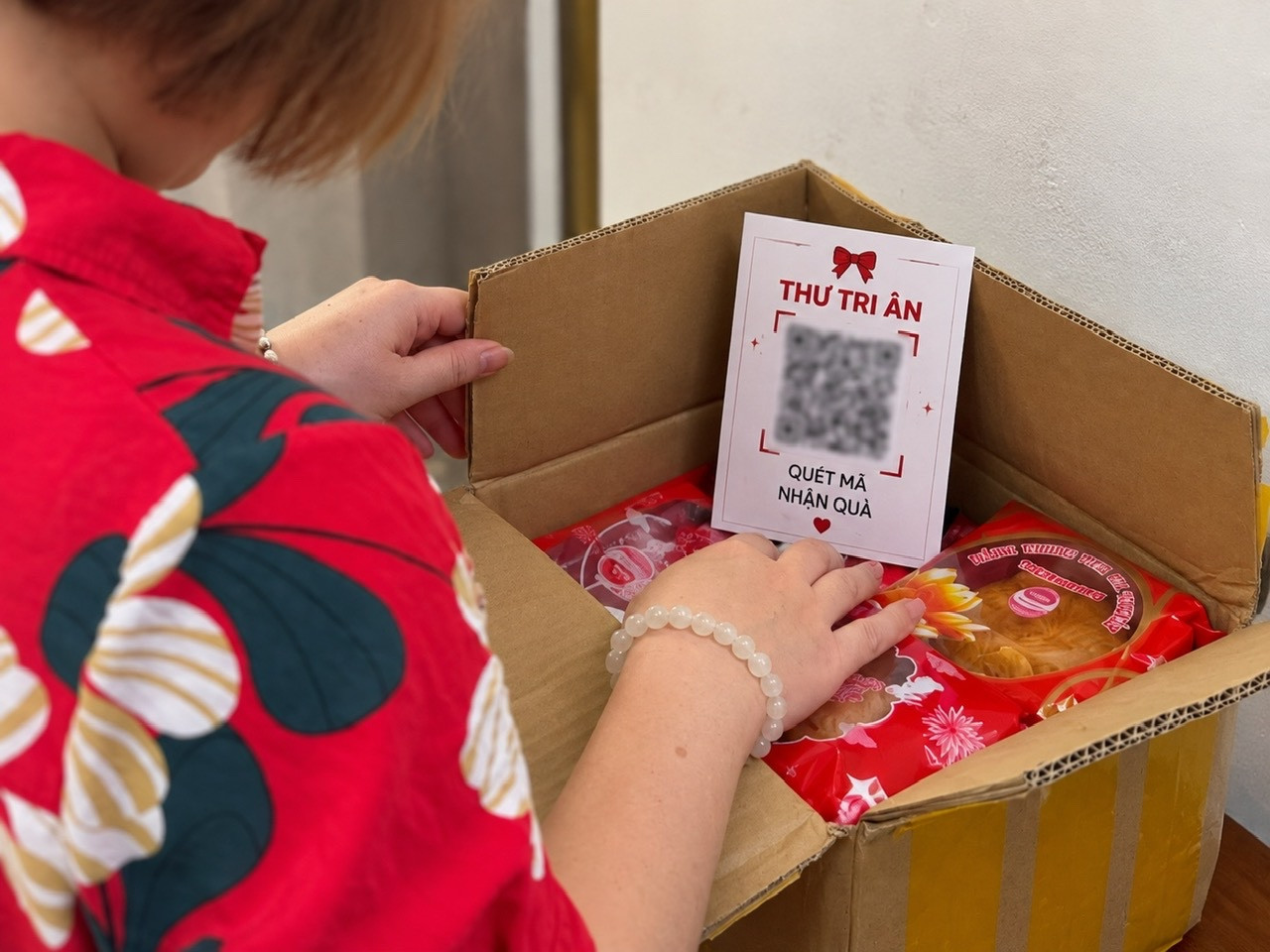 Mất tiền vì quét mã QR bưu phẩm “tri ân”: Nhận diện tội phạm để phòng ngừa- Ảnh 1.