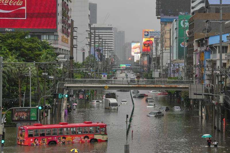 Bangkok tuyên bố tình trạng thảm hoạ: Cảnh tượng không tưởng ở thủ đô Thái Lan những ngày qua- Ảnh 4.
