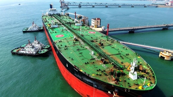 Cước tàu chở dầu qua Hormuz lập kỷ lục chưa từng có- Ảnh 1.
