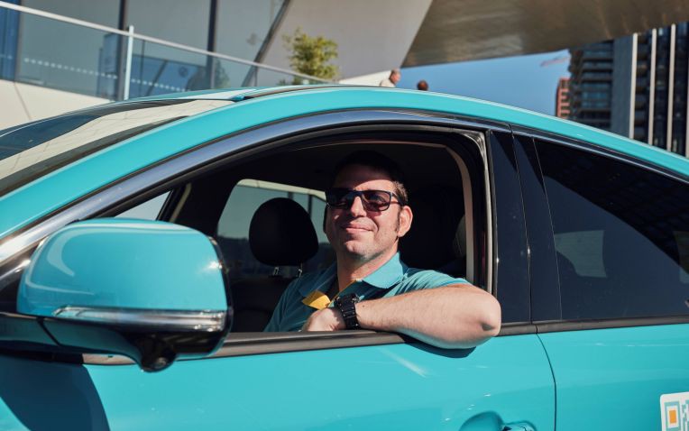 Nơi tỷ phú Phạm Nhật Vượng trả lương tài xế taxi 88 triệu đồng/tháng - Đã có 15.000 'hãng' taxi, người dân chỉ thích đi xe đạp