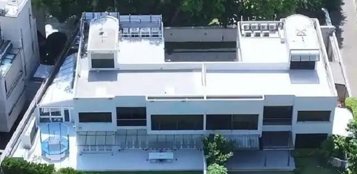 Choáng ngợp với cuộc sống của con gái Lưu Đức Hoa: Được bố chi 1650 tỷ đồng khi mới chào đời, có 3 bảo mẫu và 10 vệ sĩ túc trực - Ảnh 3.