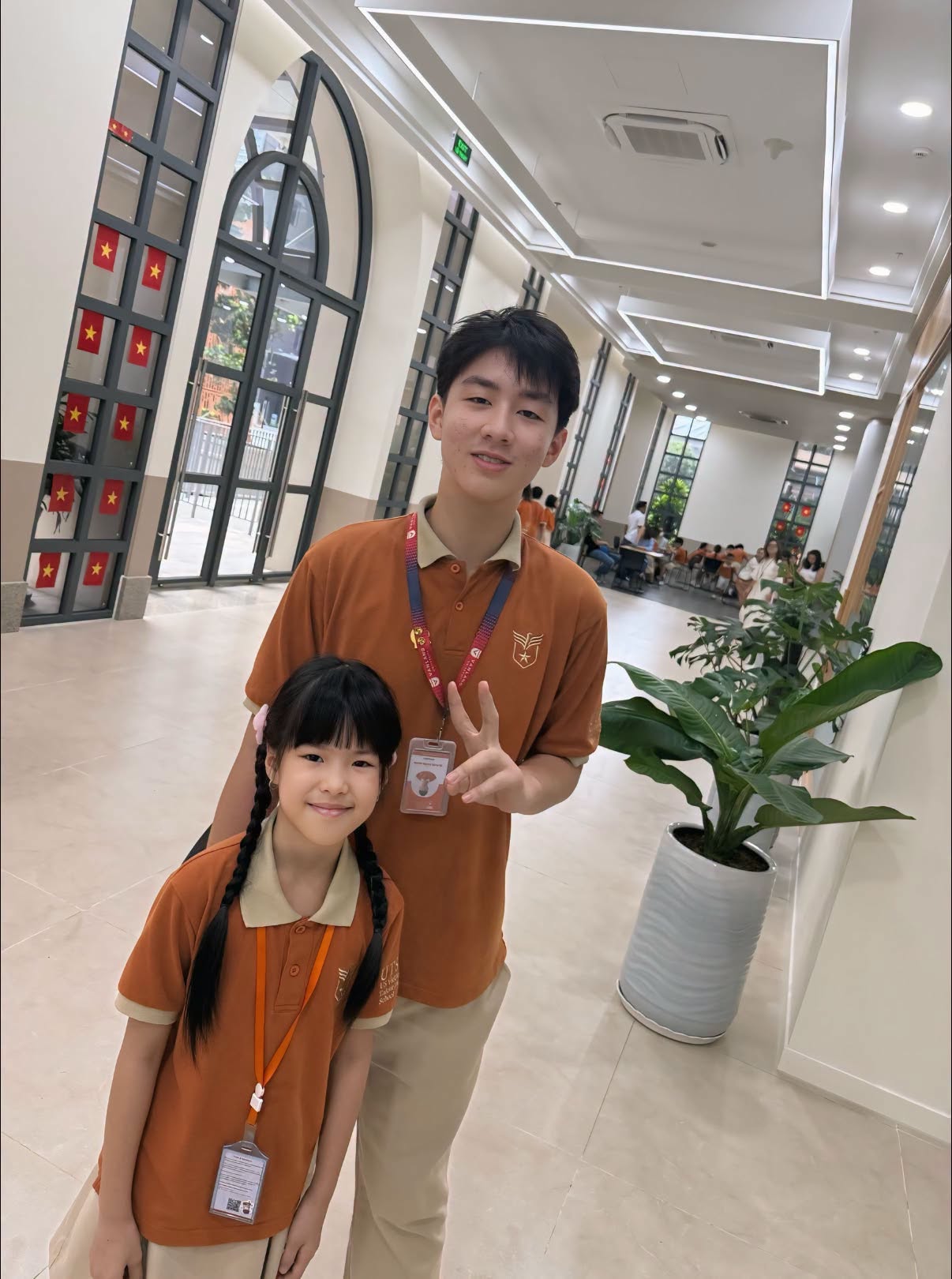 2 con của Quách Ngọc Ngoan: Con trai bảnh bao chiều cao hơn 1,8m, con gái mơ ước được đóng phim cùng bố - Ảnh 2.