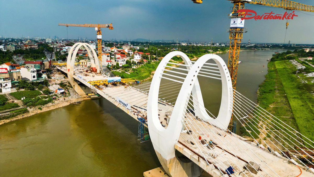 Cầu Đuống mới hợp long, tăng tốc hoàn thiện để thông xe cuối năm- Ảnh 2.