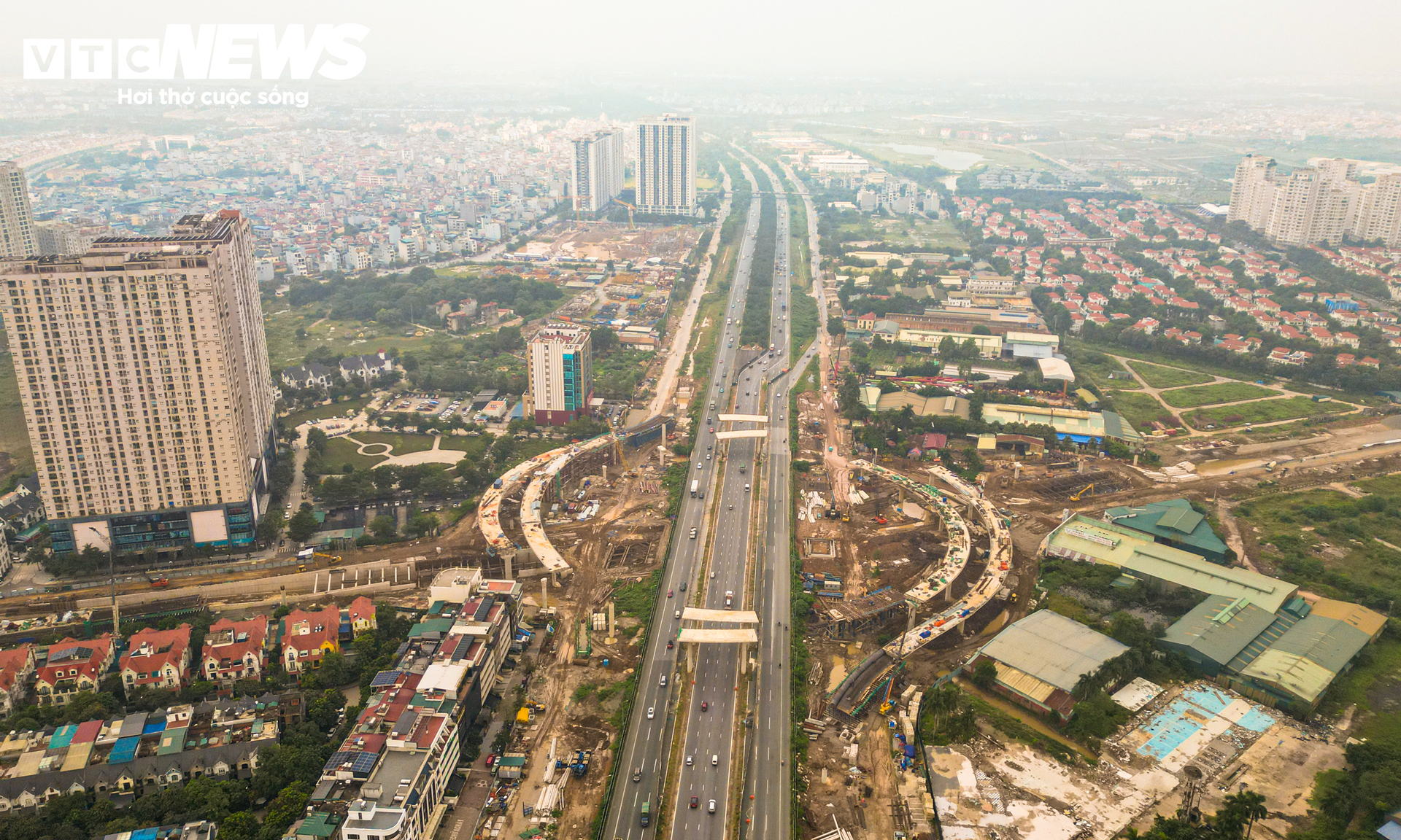 Nút giao nhiều tầng dần thành hình ở phía Tây Hà Nội- Ảnh 1.