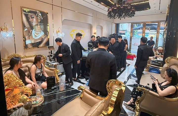 Thị trường kim cương ở TP.HCM dần hồi phục- Ảnh 1.