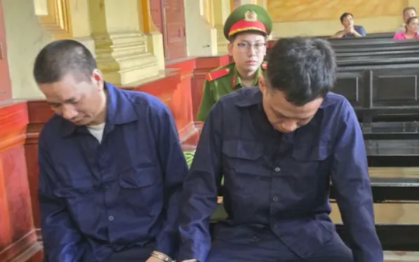 Hai bị cáo tại toà. Ảnh: CATPHCM 