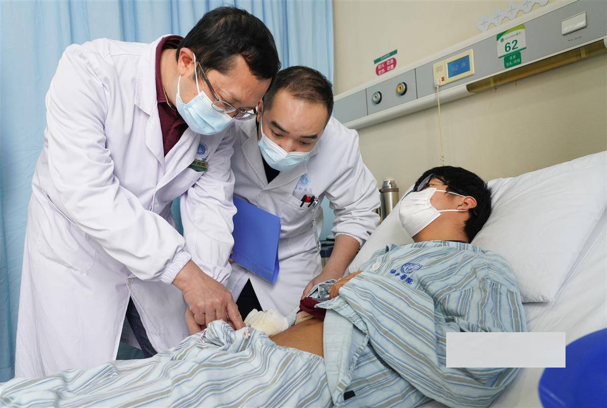 Nam sinh 14 tuổi suy thận nặng, mất 98% chức năng thận: Bác sĩ cảnh báo thói quen nhiều trẻ đang mắc- Ảnh 1.