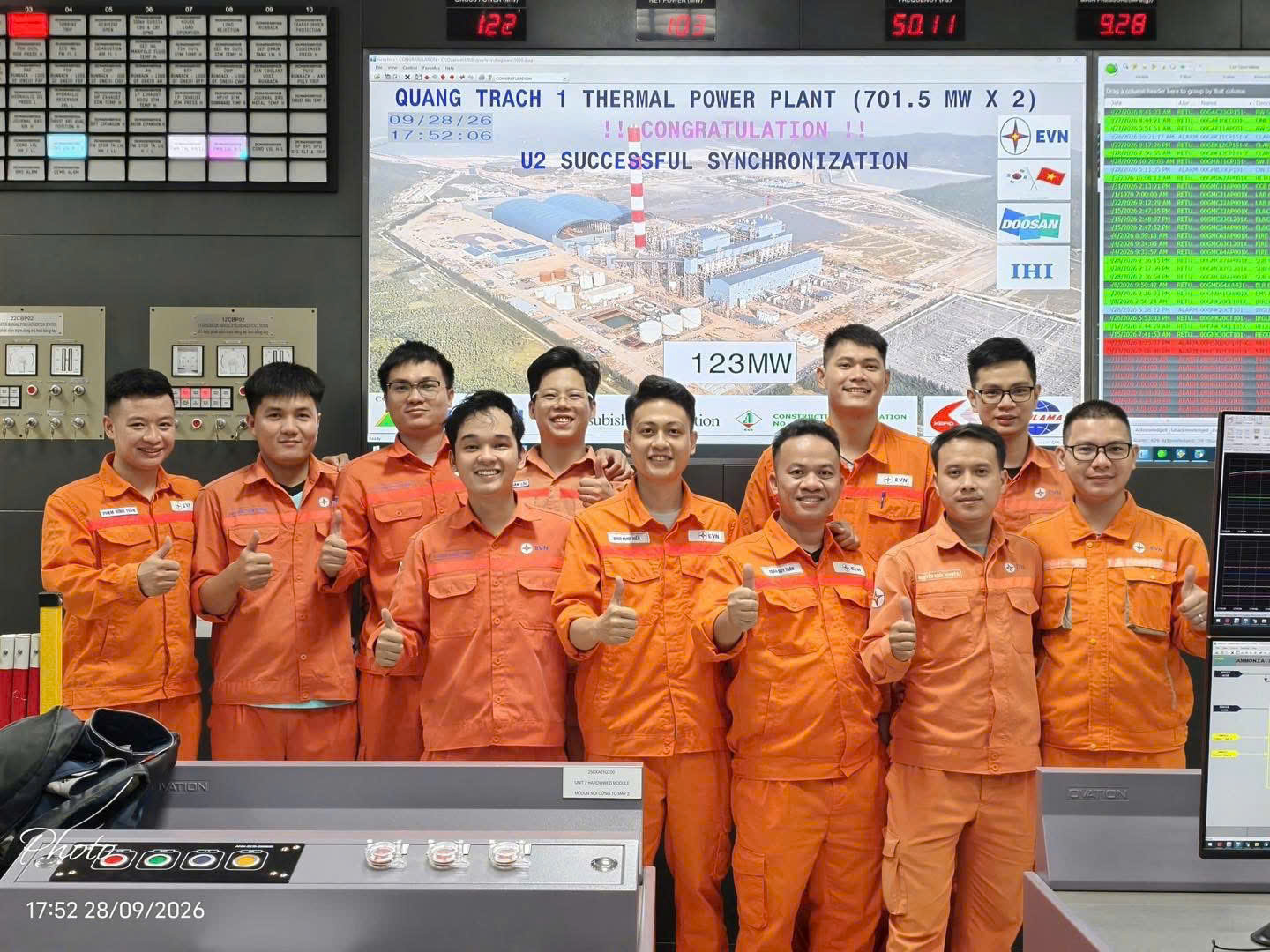 Đúng 16h45 ngày 28/9, siêu nhà máy hơn 42.000 tỷ đồng của Việt Nam đạt cột mốc quan trọng, chuẩn bị phục vụ cho hàng triệu hộ gia đình- Ảnh 1.