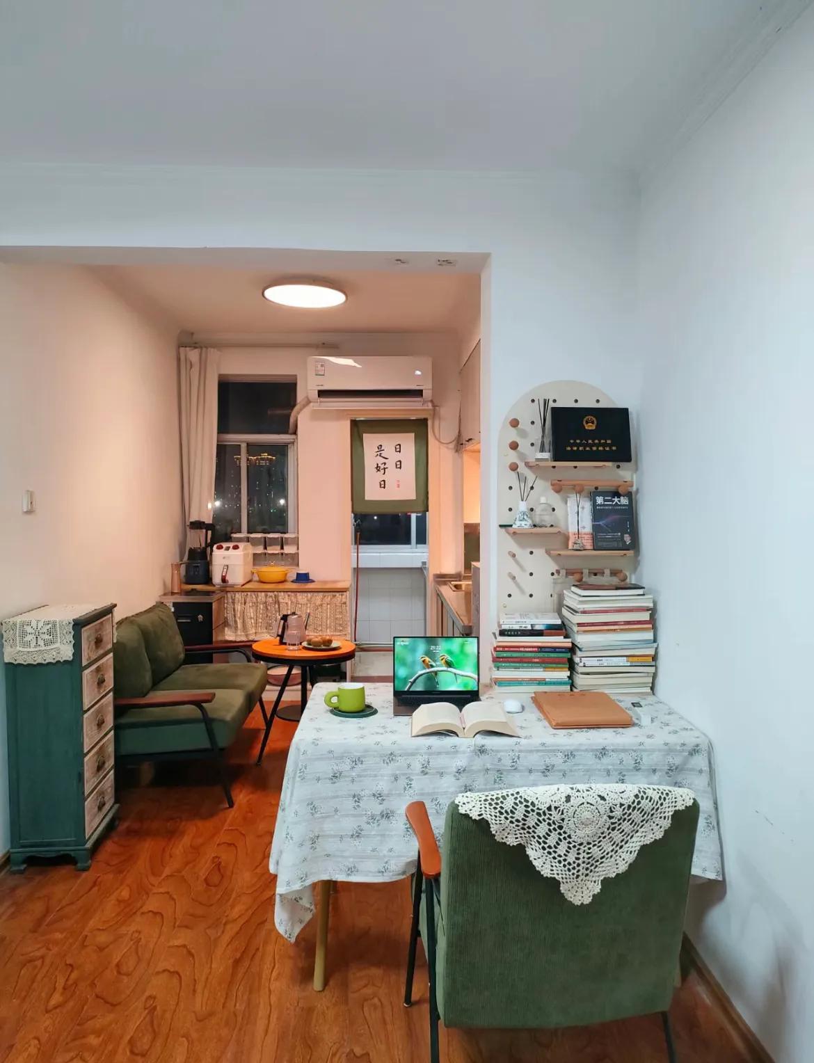30 tuổi mua căn hộ cũ 67m², 31 tuổi bắt đầu lại sự nghiệp: Cô gái sống một mình 5 năm và biến phòng khách thành nơi không ai ngờ tới- Ảnh 3.