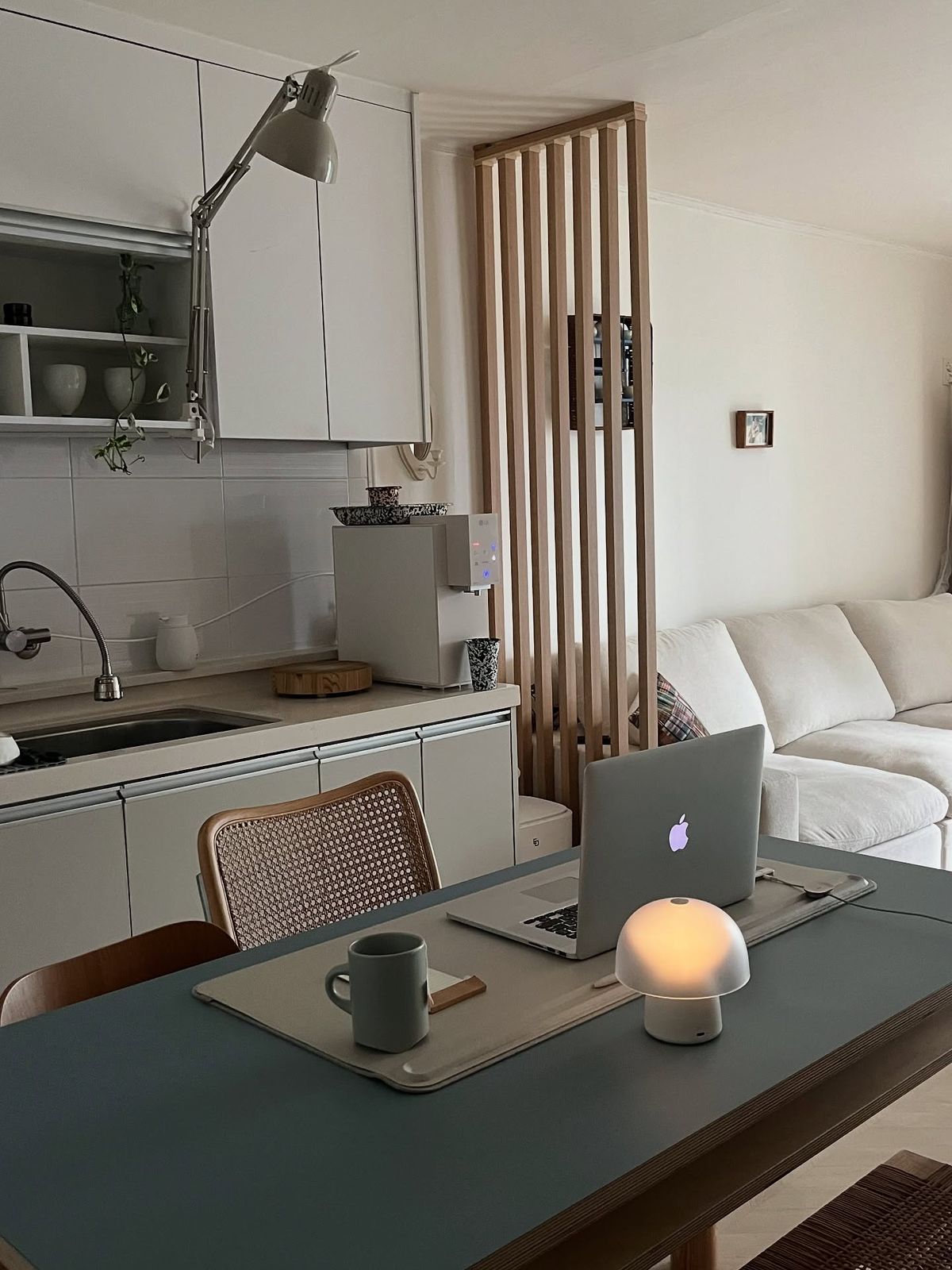 Cầm 3,1 tỷ đồng trả trước 10 năm tiền thuê nhà: Người trẻ ngày càng "enjoy" việc ở thuê?- Ảnh 1.