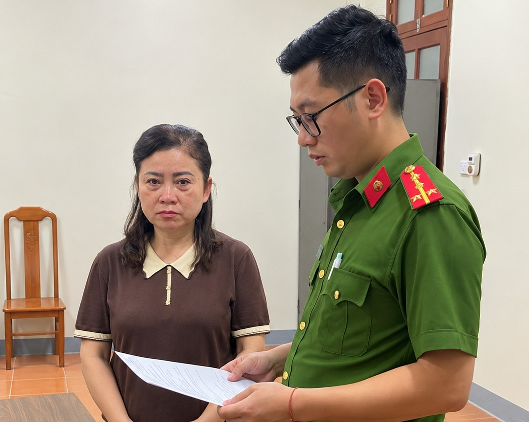 Ra lệnh bắt tạm giam, khám xét nơi làm việc của trưởng phòng thuế Lộc Thị Hồng - Ảnh 1.