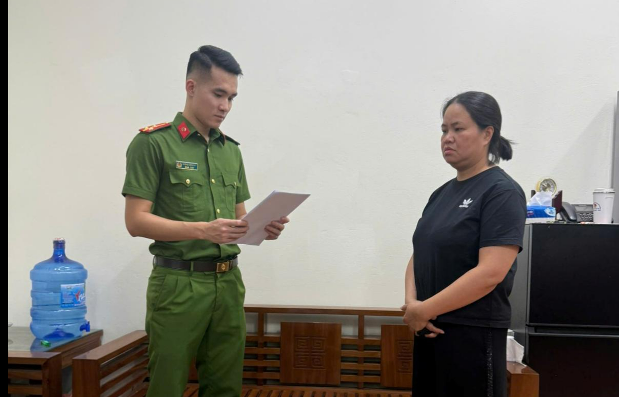 Ra lệnh bắt tạm giam, khám xét nơi làm việc của trưởng phòng thuế Lộc Thị Hồng - Ảnh 2.