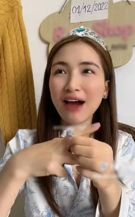 Ca sĩ Việt quê Bắc Ninh làm mẹ đơn thân: Vài ngày kiếm 500 triệu, vẫn livestream bán hàng xuyên đêm- Ảnh 4.