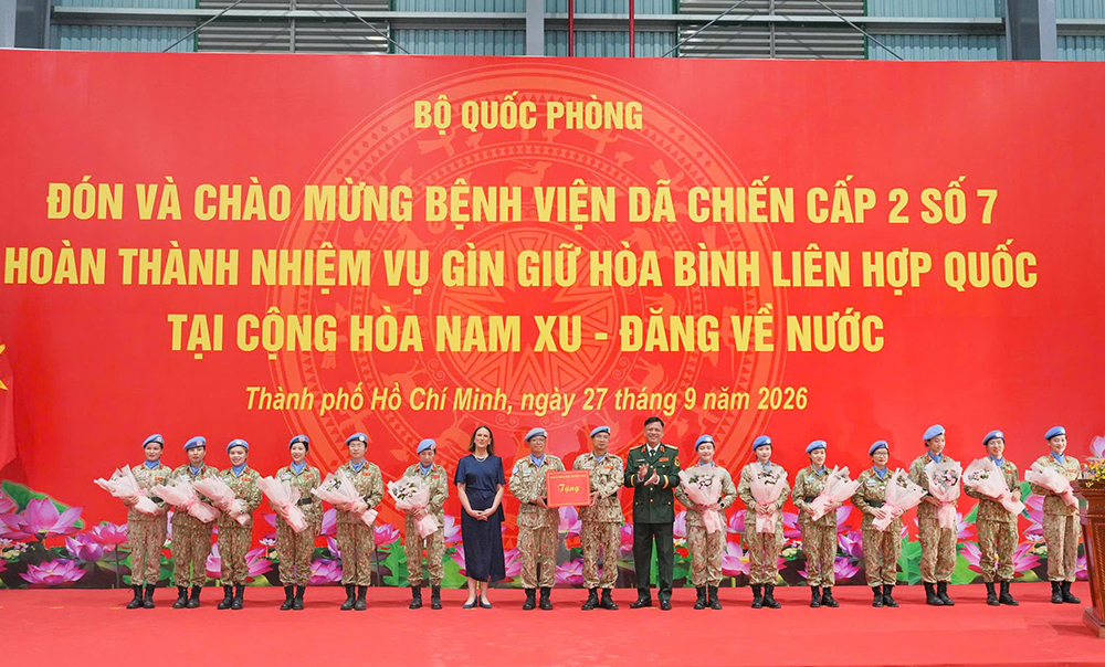 Một máy bay khổng lồ sải cánh dài 52m, cao gần 17m vừa đáp Tân Sơn Nhất, không thấy trên web theo dõi chuyến bay, làm nhiệm vụ đặc biệt liên quan Việt Nam - Ảnh 1.