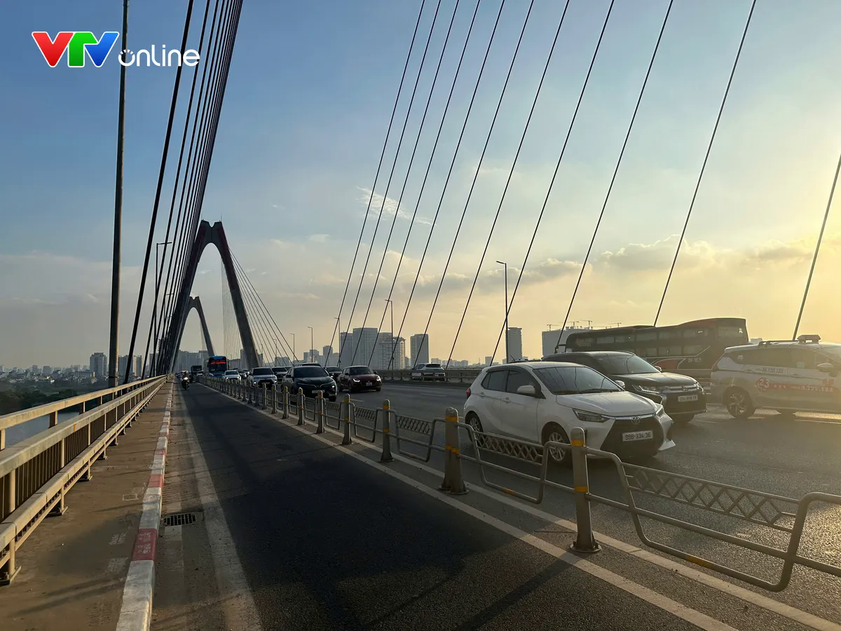 Tổ chức lại giao thông cầu Nhật Tân: Ô tô cùng chạy tối đa 80 km/h- Ảnh 2.