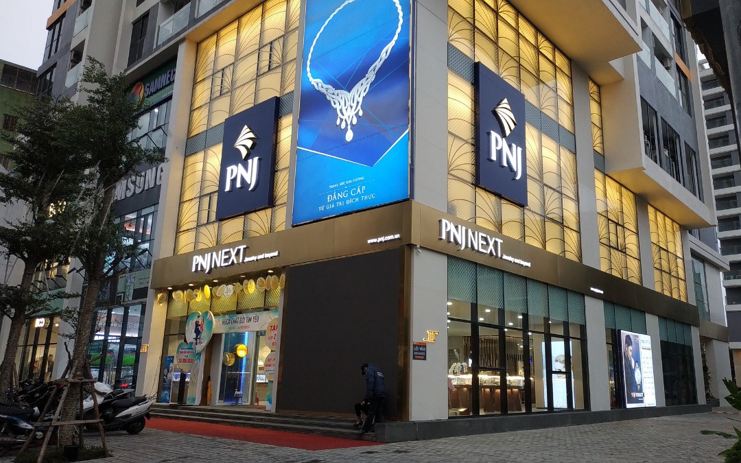 PNJ "thủng đáy" 6 năm