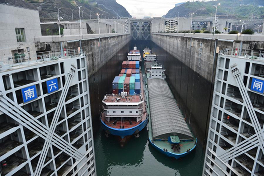 Thu hồi đất rồi di dời hơn 1 triệu dân, quốc gia láng giềng Việt Nam xây siêu đập khiến trái đất quay chậm lại, hiện thực hóa giấc mơ trị thủy kéo dài hàng nghìn đời - Ảnh 2.
