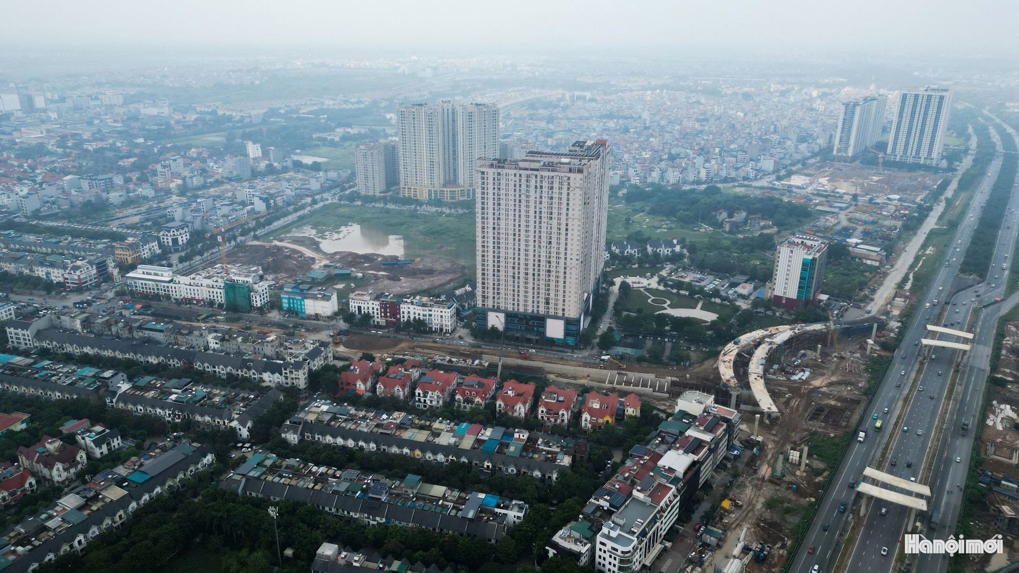 Cận cảnh nút giao nhiều tầng đang thành hình ở phía Tây Hà Nội- Ảnh 4.