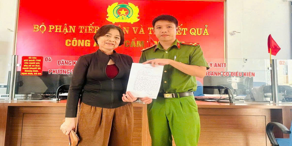 Sau cuộc gọi yêu cầu thực hiện thủ tục hành chính, người phụ nữ SN 1957 quyết không làm theo mà báo công an Hà Tĩnh - Ảnh 1.