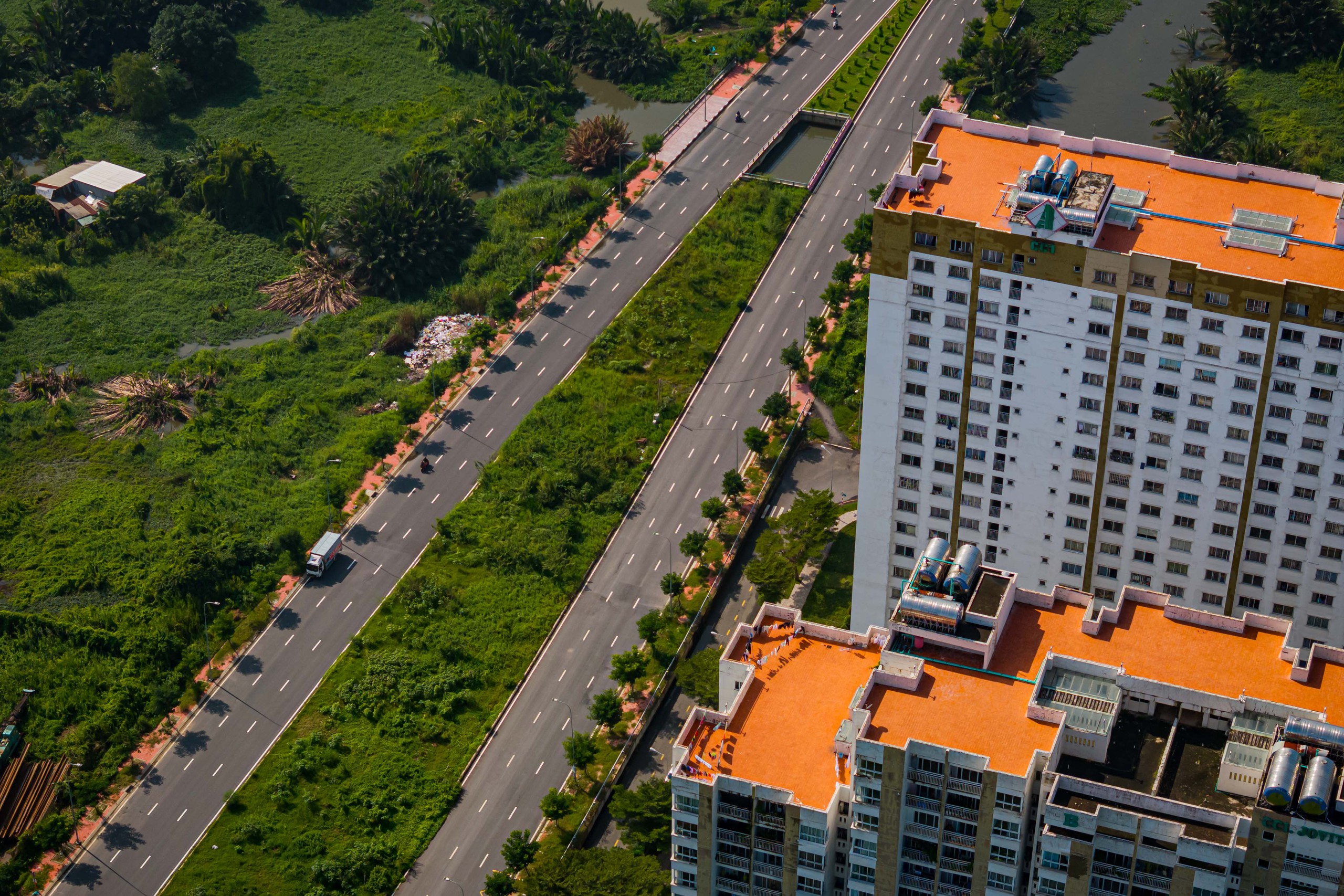 Gỡ xong "nút thắt" 250m, tuyến Quốc lộ 1.500 tỷ cửa ngõ phía Nam lột xác: Đường lớn mở đến đâu, nhà phố đua nhau mọc lên đến đó  - Ảnh 4.