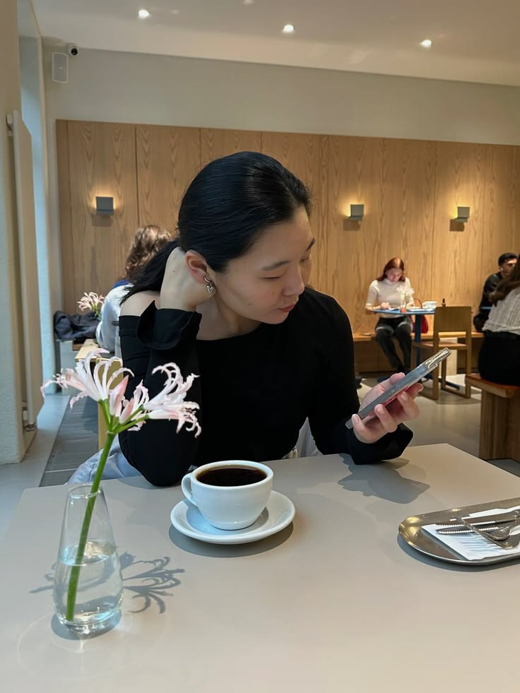 Nếu thu nhập không tăng, hãy thử 5 cách này trước khi nghĩ đến chuyện cắt mọi khoản vui chơi - Ảnh 2.