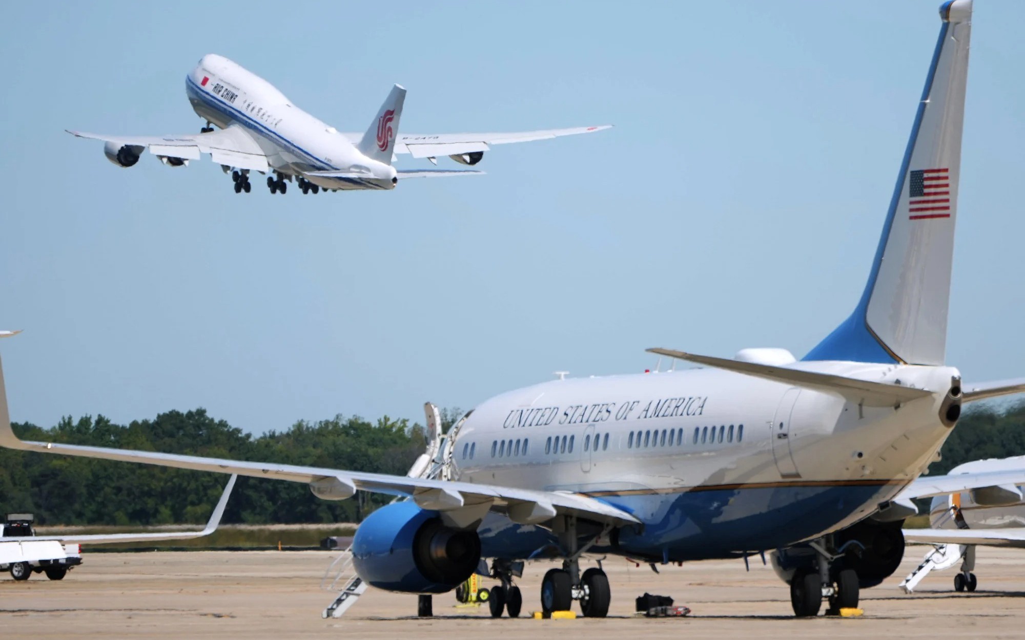 Chuyến bay của Chủ tịch Tập Cận Bình sang Mỹ bằng Boeing 747 khiến ông Trump phải trầm trồ “Thật tuyệt vời”, nhà lãnh đạo Trung Quốc nói "nhờ Nga" 