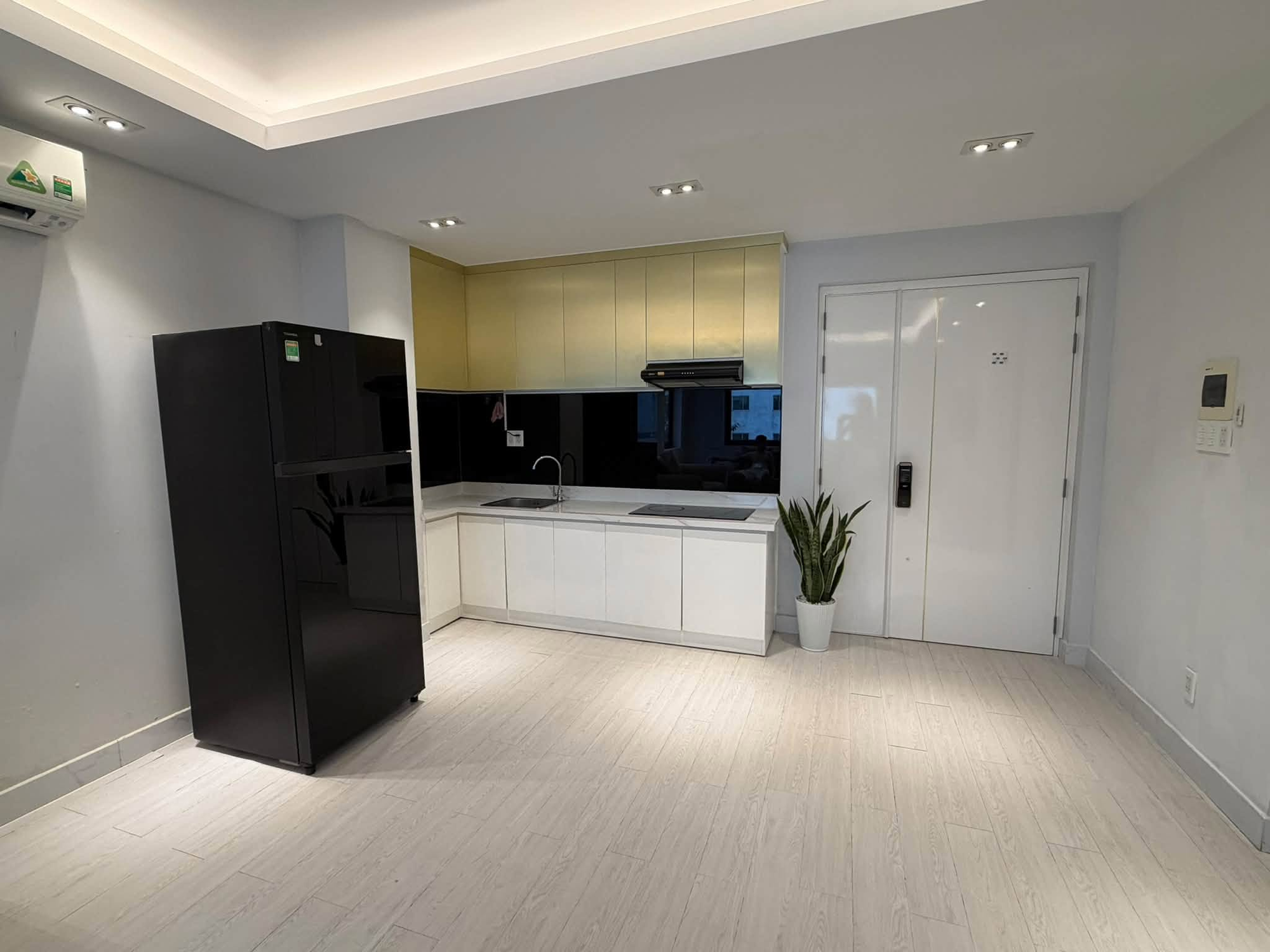 Căn nhà có phòng khách rộng 100m2 của mỹ nhân Trại Buôn Người - Ảnh 12.